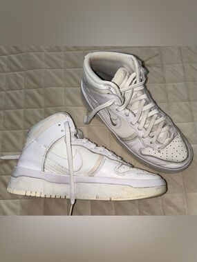 Nike Dunk High top shoes. Womens 9.5